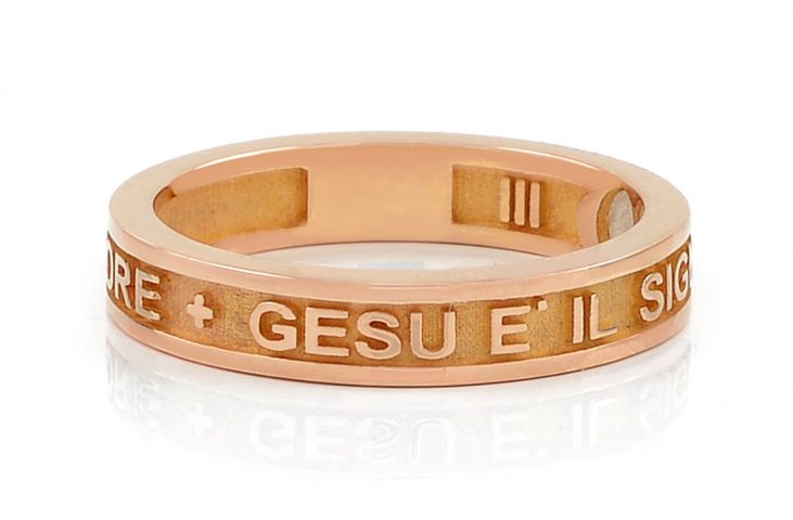 Anello rosario oro rosso con scritta in rilievo finitura lucida uomo